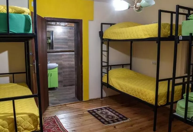 هاستل Lemon Garden