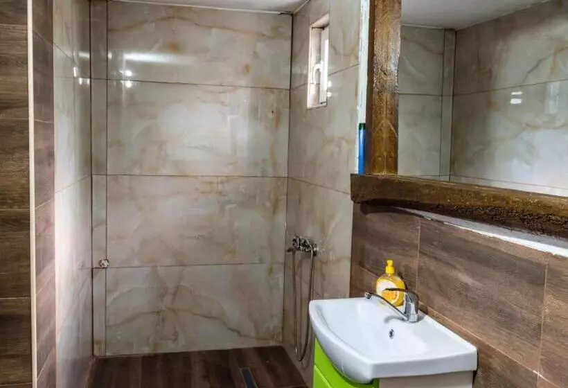 هاستل Lemon Garden