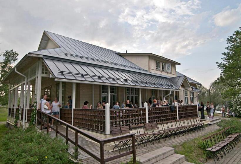 تختخواب و صبحانه Villa Huvila