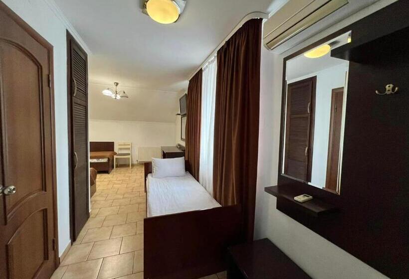 호텔 готельно офісний комплекс Liz