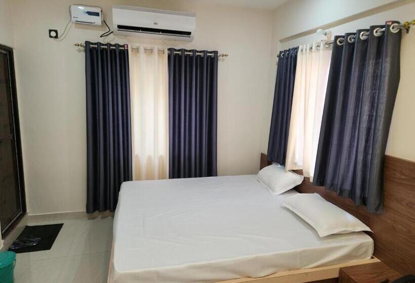 Hotel Bhagirath Palace