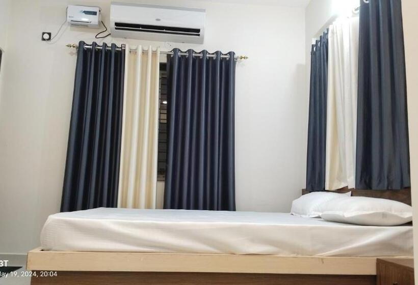 Hotel Bhagirath Palace