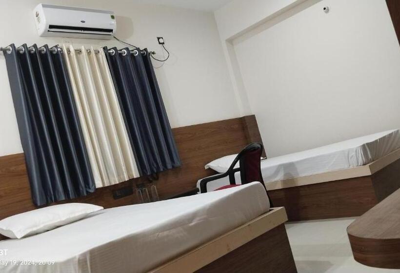 Hotel Bhagirath Palace