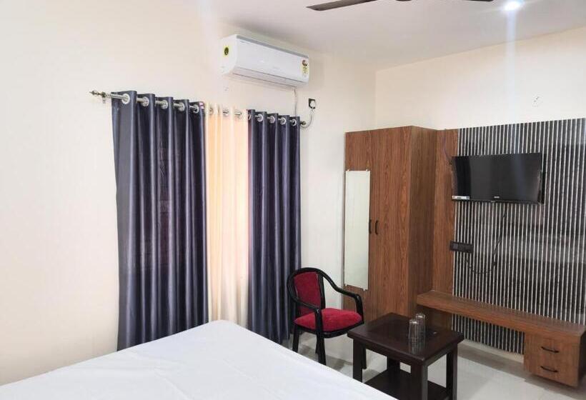 Hotel Bhagirath Palace