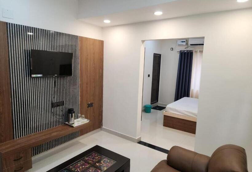 Hotel Bhagirath Palace