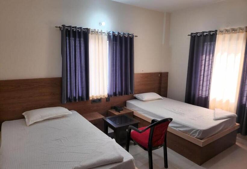 Hotel Bhagirath Palace