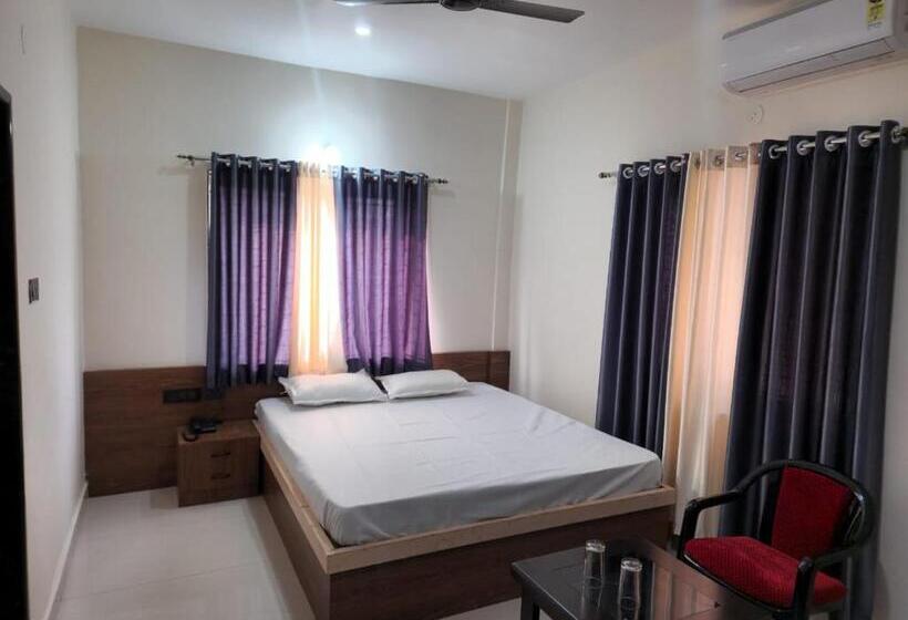 Hotel Bhagirath Palace