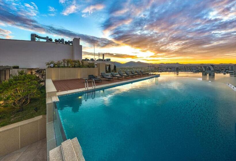 Hotel Homm Marina Sokcho Part Of Banyan Group