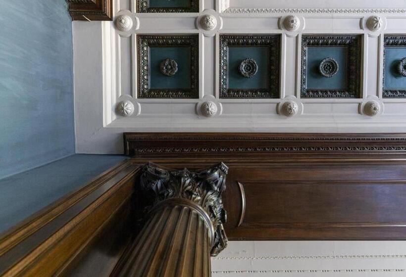 هتل The Benjamin House   Self Check In