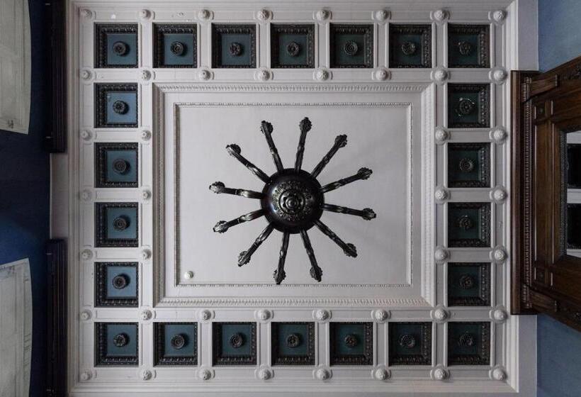 هتل The Benjamin House   Self Check In