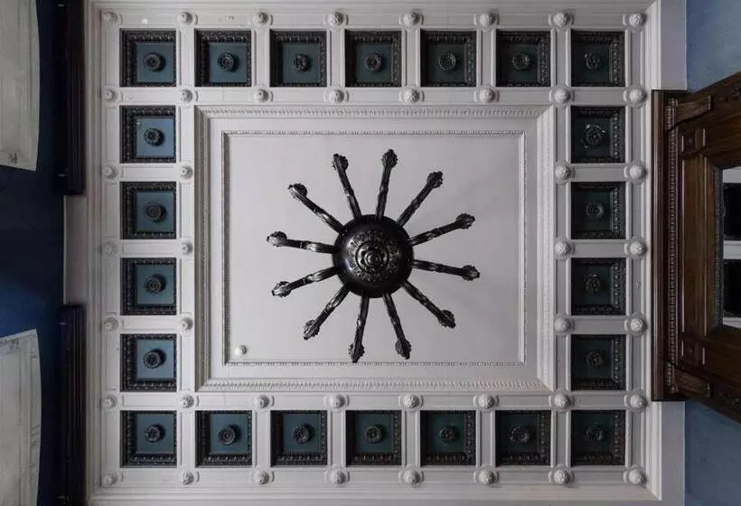 هتل The Benjamin House   Self Check In