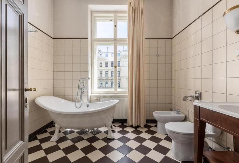 هتل The Benjamin House   Self Check In