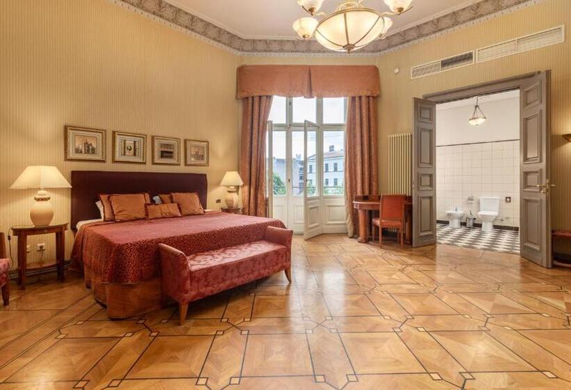 هتل The Benjamin House   Self Check In