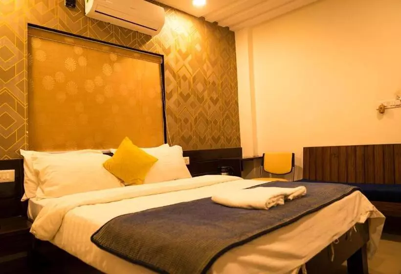 Hotelli The Flamboyant Natraj