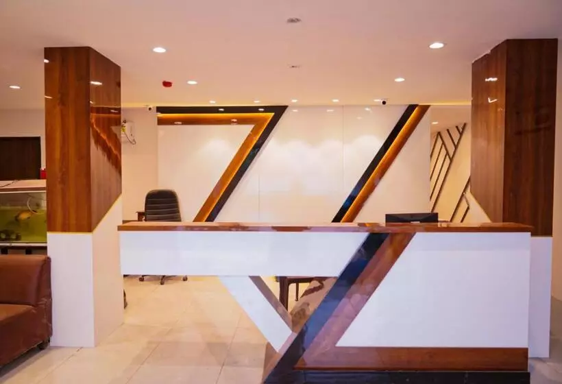 Hotelli The Flamboyant Natraj