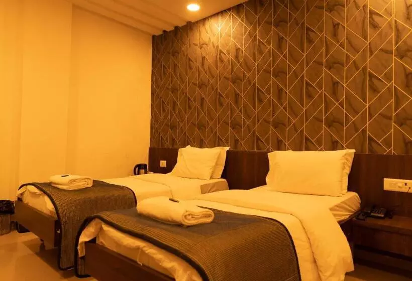 Hotelli The Flamboyant Natraj