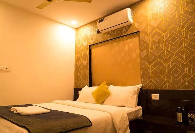 Hotelli The Flamboyant Natraj