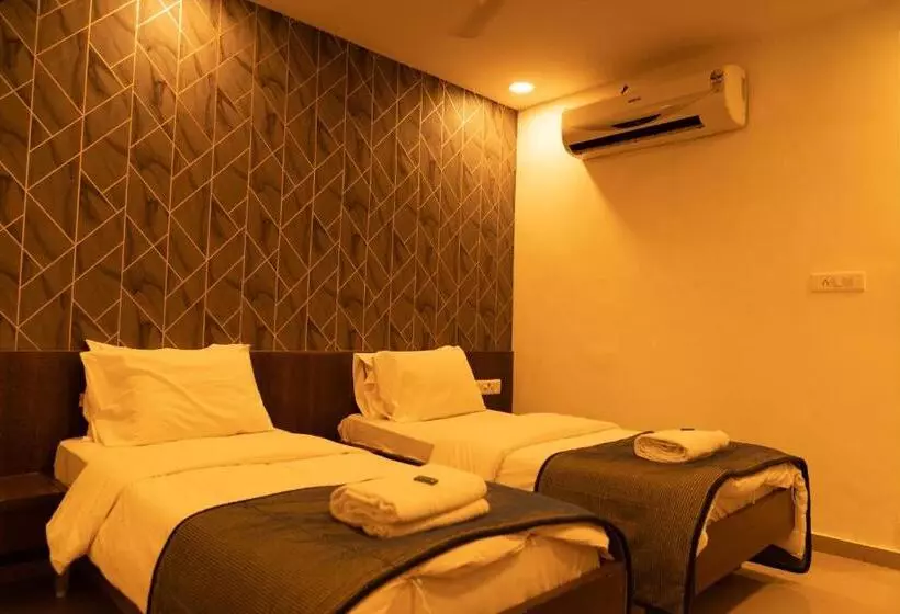 Hotelli The Flamboyant Natraj