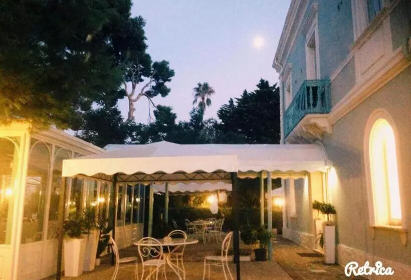 ホテル Villa Arlini