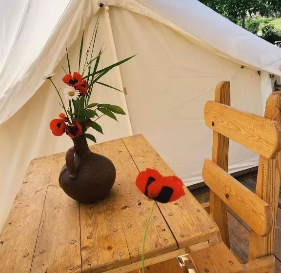 Majatalo Hovek Guest House