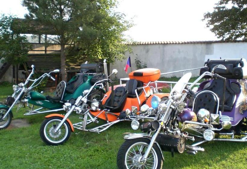 פנסיון Tvrz Holešice Orlická Přehrada, Penzion