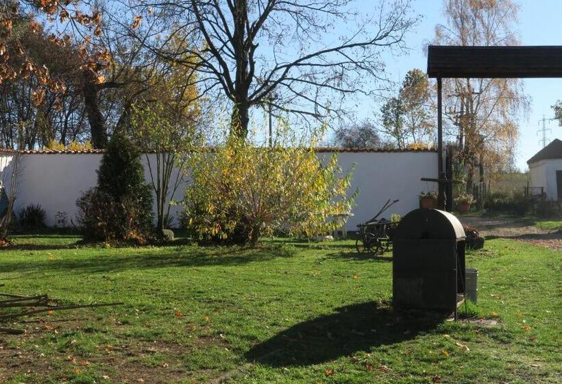 פנסיון Tvrz Holešice Orlická Přehrada, Penzion