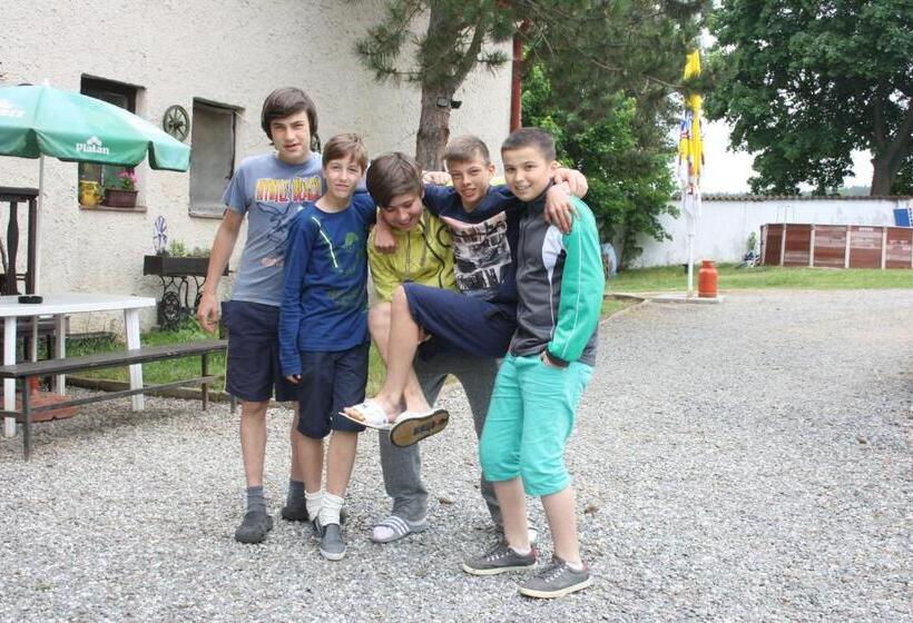 פנסיון Tvrz Holešice Orlická Přehrada, Penzion