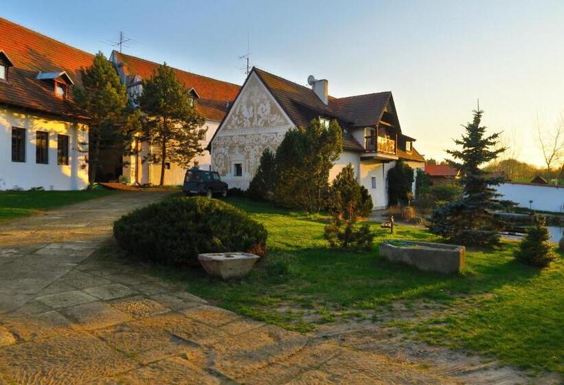 פנסיון Tvrz Holešice Orlická Přehrada, Penzion