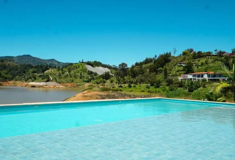 ペンション Viajero Guatapé Hostel & Lake Club