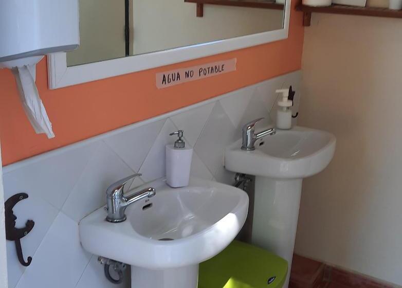 هتل Habitación Familiar Oasis Anayansi