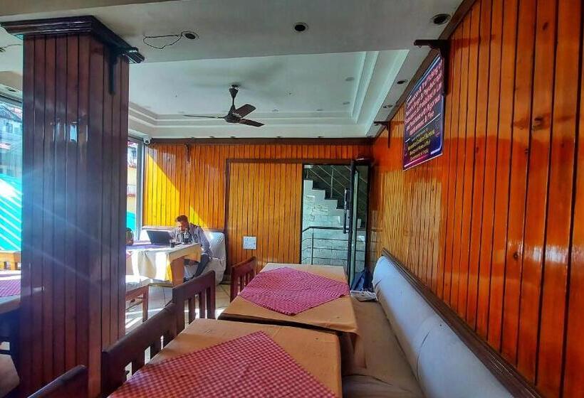 בית מלון כפרי India House