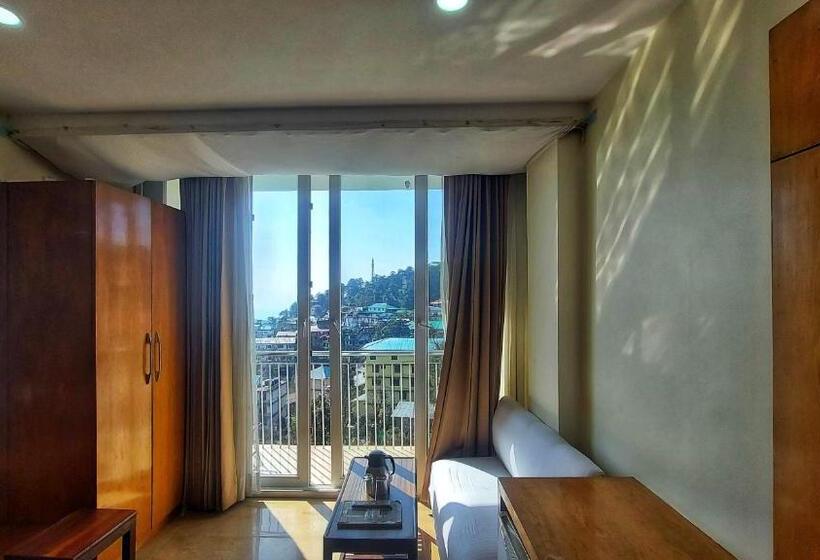 בית מלון כפרי India House