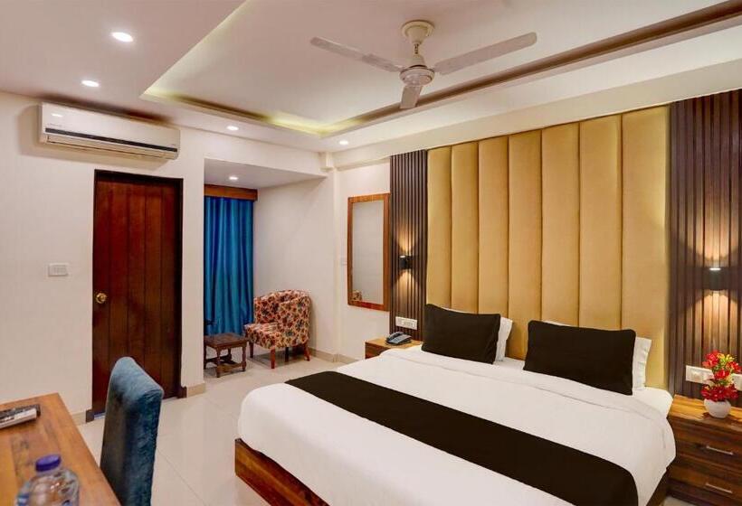 Townhouse Oak Clock Tower Formerly Hotel Ambassador