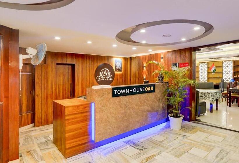 Townhouse Oak Clock Tower Formerly Hotel Ambassador