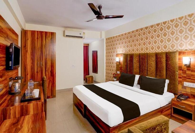 Townhouse Oak Clock Tower Formerly Hotel Ambassador