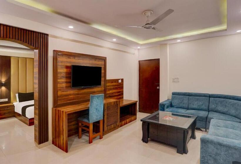 Townhouse Oak Clock Tower Formerly Hotel Ambassador