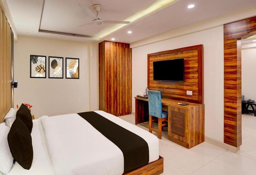 Townhouse Oak Clock Tower Formerly Hotel Ambassador