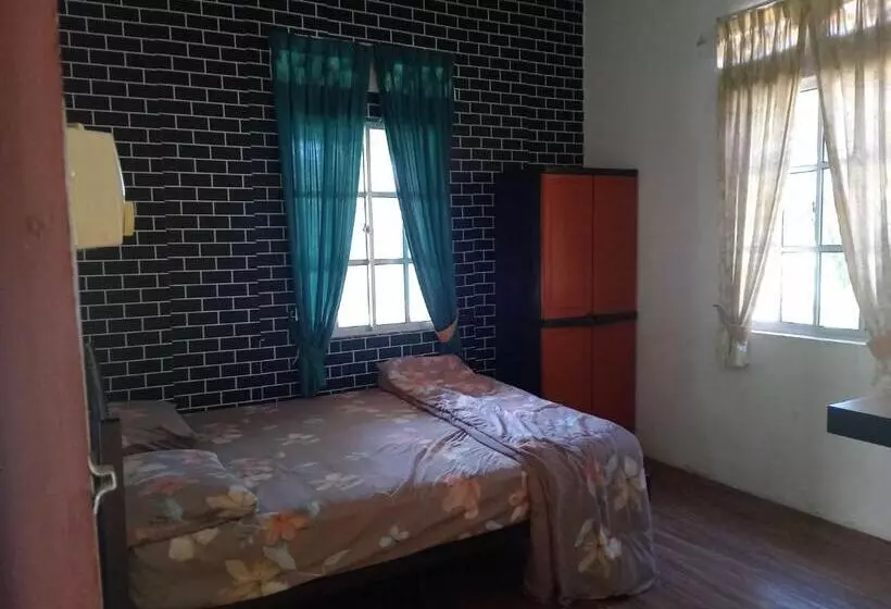 ペンション Oyo Home 90990 Sri Tempurung Homestay