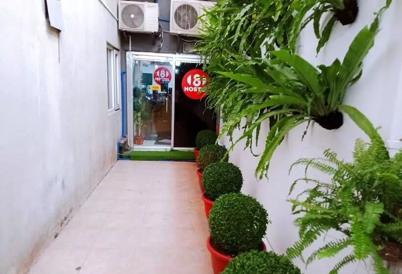 8hostel