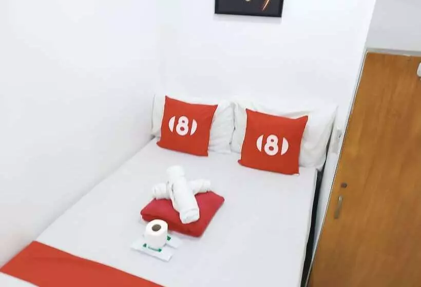 8hostel