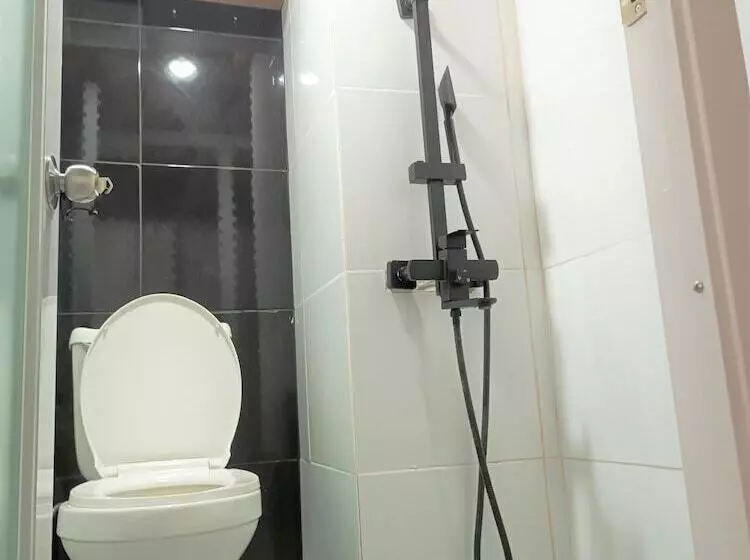 8hostel