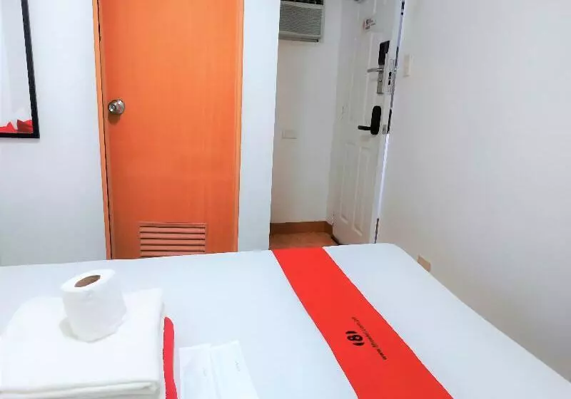 8hostel