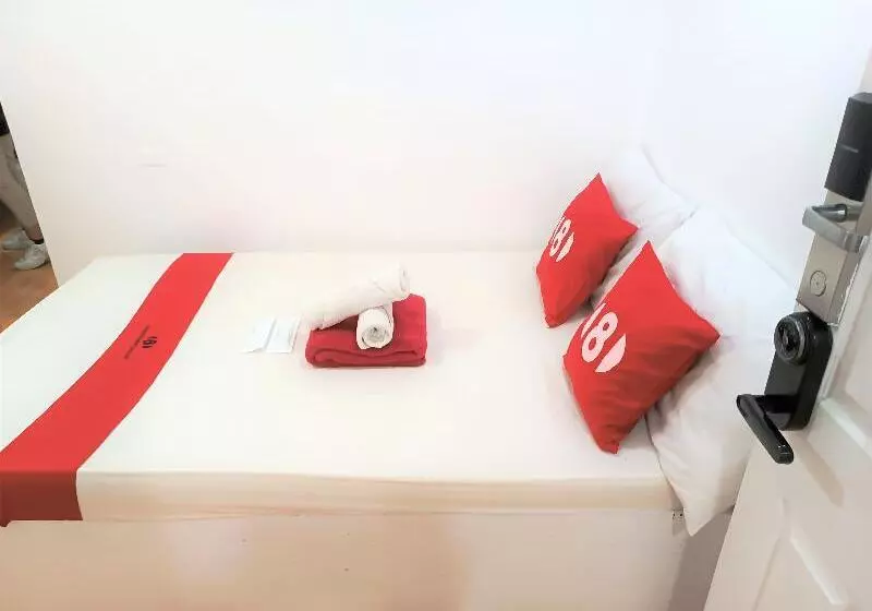 8hostel