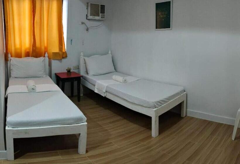 הוסטל Island Hop Inn