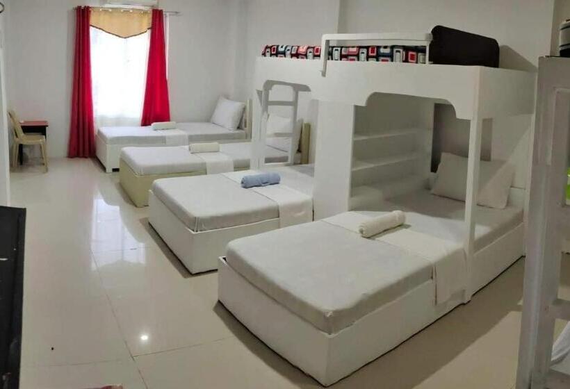 הוסטל Island Hop Inn