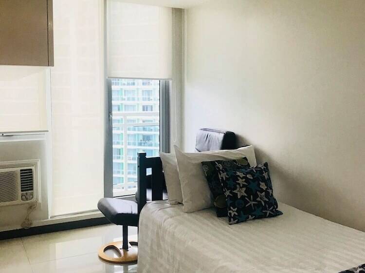 Azure Beach Club Paris Hilton