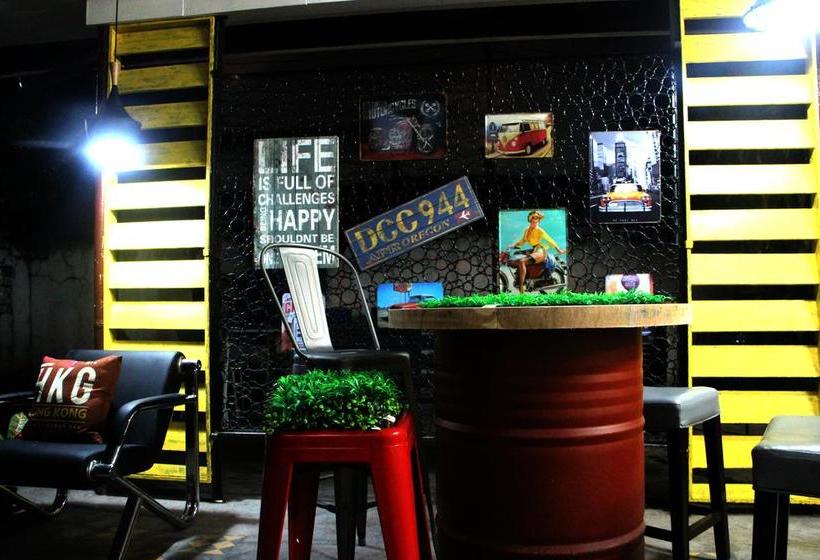 Food District Hostel Cebu Central