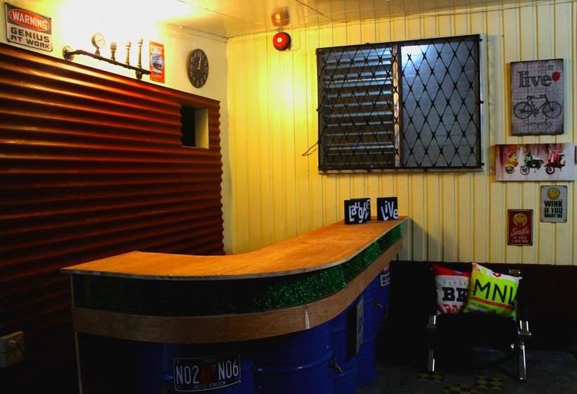 Food District Hostel Cebu Central