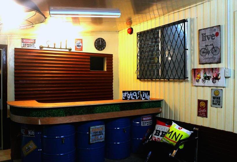 Food District Hostel Cebu Central