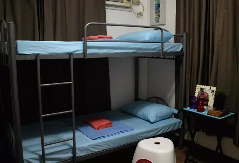 Food District Hostel Cebu Central